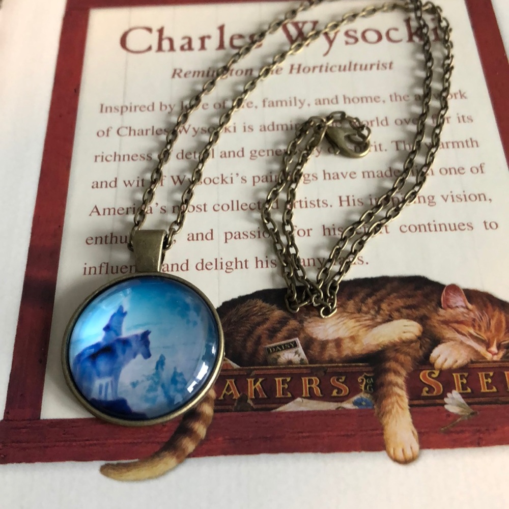 🌸NEW Wolves Necklace🌸 - Picture 2 of 4